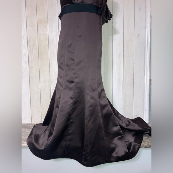 Vera Wang Maids Satin Gown Brown w/ black ribbon on waist strapless size 8 - Picture 5 of 16